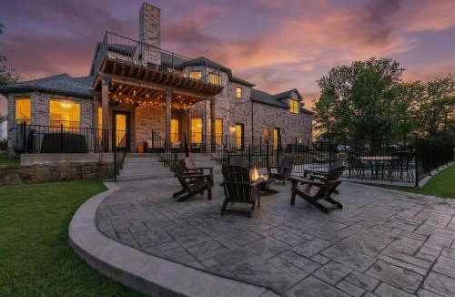 Shady Shores House | Shady Shores Lake House - Hot Tub Dog-Friendly