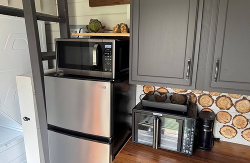 Azle House | Shangri-La Tiny Home with WiFi near Winery, Lakes, and Antique Shops!