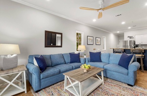 Gruene Condo | Shared Pool | Near Gruene Hall & Schlitterbahn