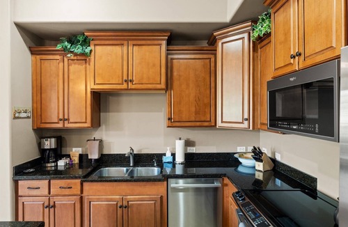 Foothills House | Shared Poolside Fun~Hot Tub~Gym & More