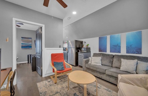 Riverview House | Shark Tank Comfy King BD1BT Free Parking Fast Wifi