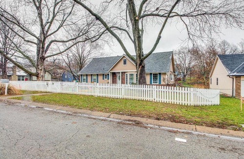 Shawnee Apartment | Shawnee Vacation Rental ~ 11 Mi to Kansas City!