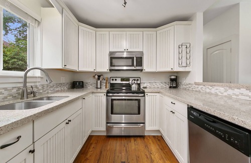 Martinez Park House | Sherwood Cottage - Steps from Old Town & Poudre River