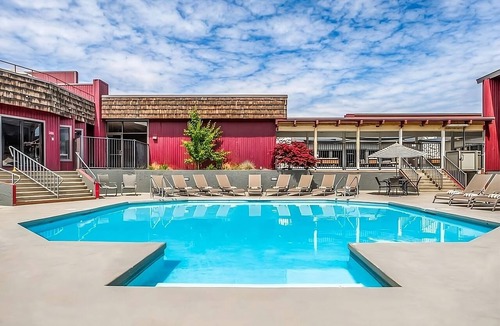 Kennewick Hotel | Short Distance From The Well Known Sites! Modern Unit, w/FREE Parking, Pool!