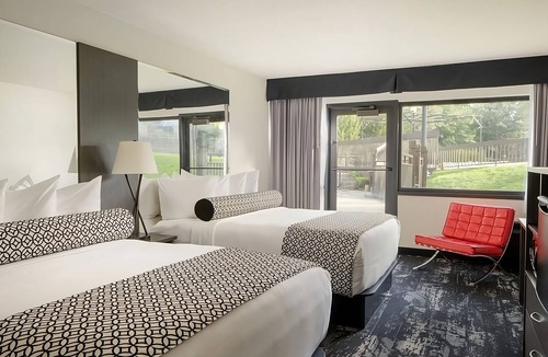 Riverside Hotel | Short Drive to Bing Crosby Theater! 2 Modern Units, Pet-Friendly