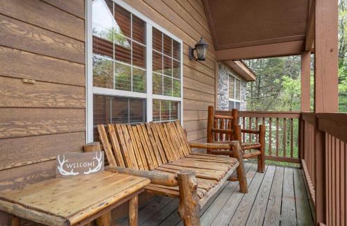 Branson West House | Simon's Treetop Cabin - 2 BDR in Popular Resort
