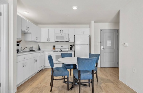 Far North Central Apartment | Simplicity At the Rim 1201 I Comfy 2 Bed 2 Bath