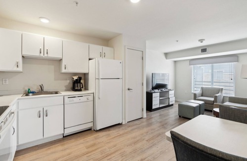 Far North Central Apartment | Simplicity At the Rim 1419 I Spacious 1 Bed 1 Bth