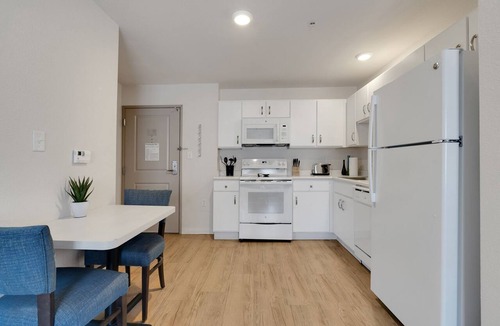 Far North Central Apartment | Simplicity At the Rim 1411 I Comfy 1 Bed 1 Bath