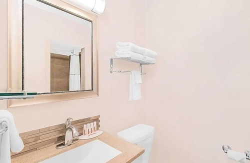 Pecos Hotel | Single Unit Escape in Convenient Pecos Location w/Pool, Shuttle & Breakfast