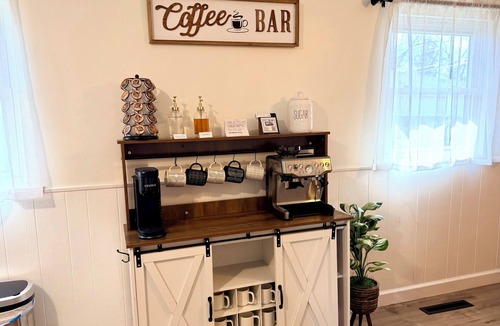 Gahanna House | Sip, Sleep & Plug In - 3BR Ranch - Coffee Bar - Pet/Kid Friendly - Fenced Yard