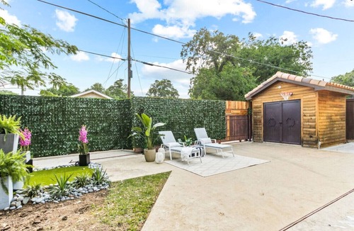 Fort Worth House | Sizzle & Soak: HotTub w/Outdoor Kitchen + Grill