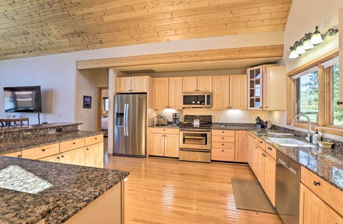 Innsbruck Val Moritz House | Ski + Bike: Home w/Deck & Hot Tub in Granby!