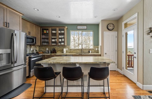 Silvercreek House | Ski-In Granby Getaway, Hot Tub, Open Layout w/Plush and Cozy Setting, steps from Ski Granby Ranch