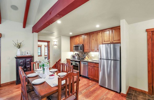 Tamarack Cottage | Ski in/out + golf course front, pet-friendly