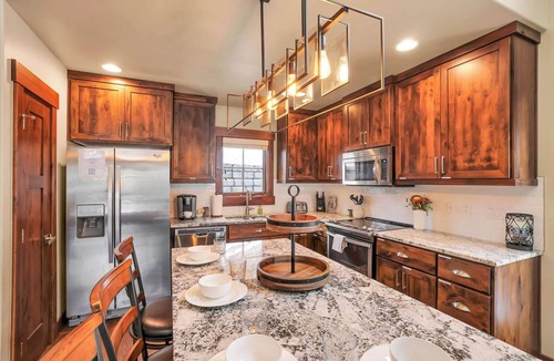 Tamarack Resort House | Ski in/out to Tam Express, pet-friendly, AC