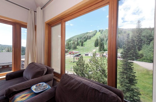 Purgatory Condo | Ski in/Ski Out Condo in Main Plaza - Corner Unit - Views of the Slopes