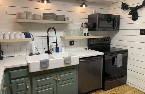 Red River House | Ski-in/Ski-Out, Steps to Lifts, 1 Block to Downtown, Updated & Clean