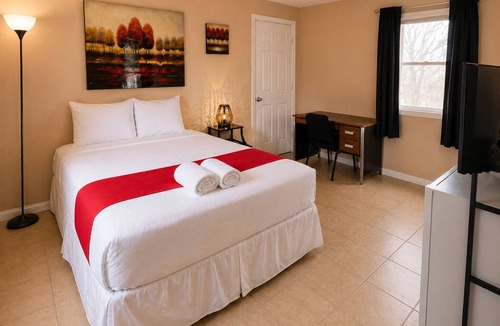 Bedford Hotel | Skylark Motel by OYO