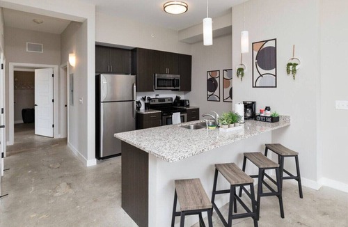 Downtown Des Moines Apartment | Skyline Serenity 2BR/2BA with Stunning City Views
