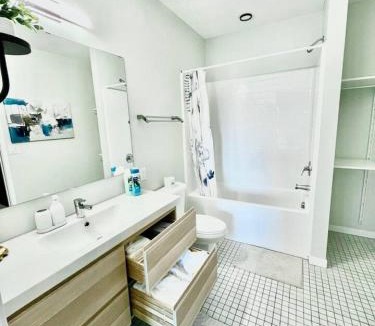 Downtown Des Moines Apartment | Skyline Solace