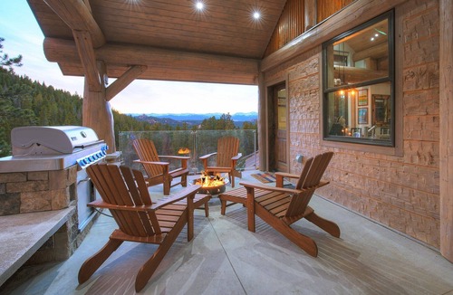 Coal Creek Cabin | Skyrun 2 Bedroom Cabin by RedAwning