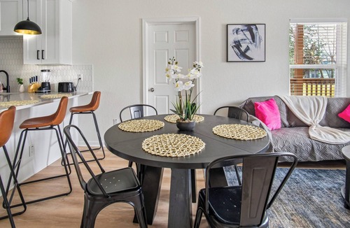 Eastside Promise Neighborhood Apartment | Sleek 3 Bedroom/2 Bath Just 5 Minutes to Downtown