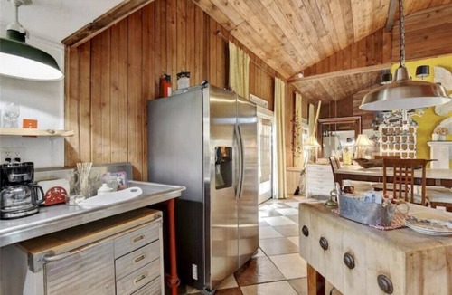Gordonville House | Sleep 7 near Texoma. King Bed! Small dog friendly!