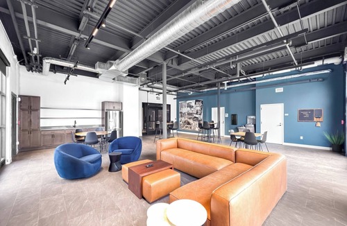 Newton Apartment | Sleepover | Airy 2BD/1BA Loft - Newton
