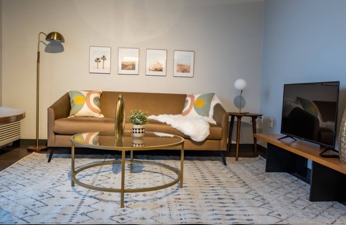 Des Moines Apartment | Sleepover: Dreamy 1BD/1BA - Downtown Des Moines