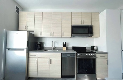 Des Moines Apartment | Sleepover | Impressive Studio and Gym - Des Moines