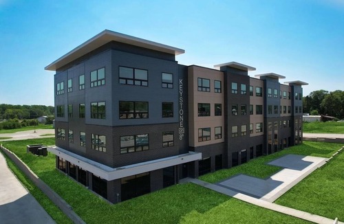 West Des Moines Apartment | Sleepover | Lovely 1BD/BA + High Ceilings - DSM