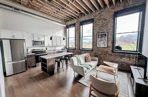 Newton Apartment | Sleepover | Modern 1BD/1BA Loft - Newton