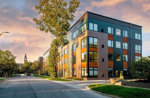 Des Moines Apartment | Sleepover | Urban Studio and Gym - Des Moines
