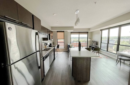 Downtown Des Moines Apartment | Sleepover | Wonderful 1BD/1BA -Downtown Des Moines