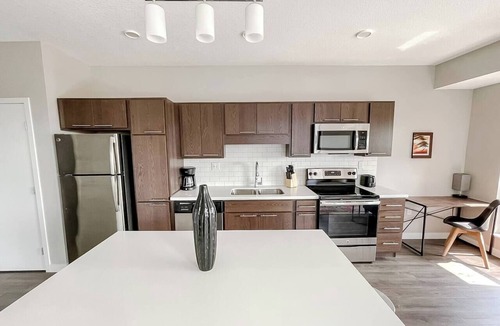 Downtown Des Moines Apartment | Sleepover | Wonderful 1BD/1BA -Downtown Des Moines