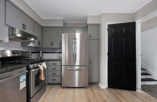 Shawnee House | Sleeps 10 Arcades KingBeds BBQ Grill