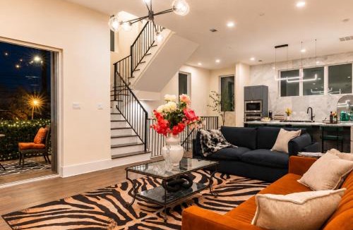 Washington Ave./ Memorial Park House | Sleeps 10! Luxe Haus with Rooftop & Mini Gym, Near Downtown HTX & FIFA