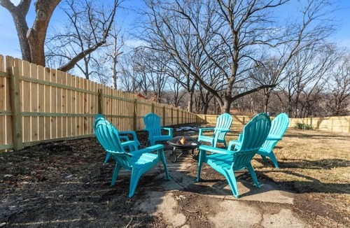 Independence House | Sleeps 10 Pets ok 4 bedrooms