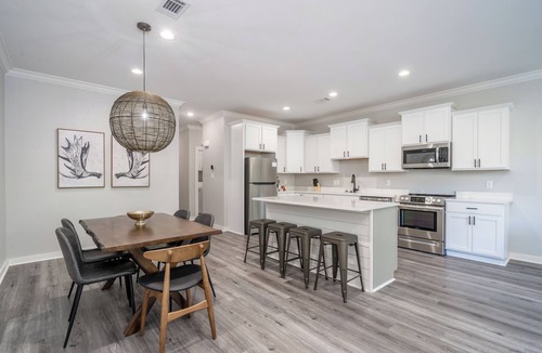 Lake Hamilton House | Sleeps 12! Game room! Kayaks! Lakefront!