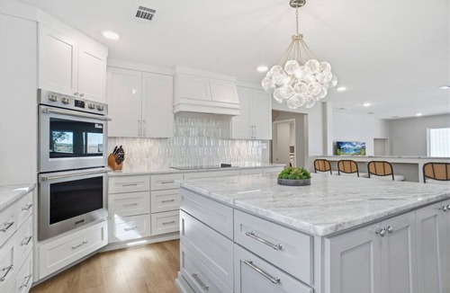 Granbury House | Sleeps 12-Stunning Lake Front Cliffside Views-Pool