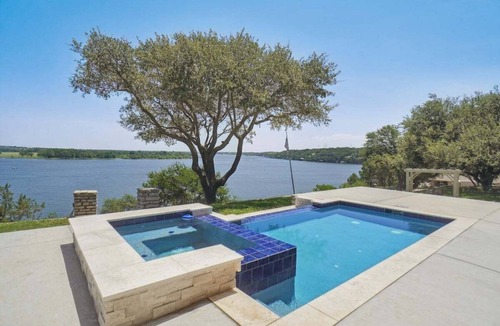 Granbury House | Sleeps 12-Stunning Lake Front Cliffside Views-Pool