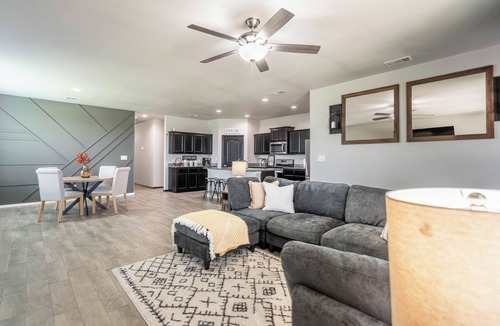 Odessa House | Sleeps 13+ - 5BR/2.5BA - Pool Table + Fire Pit