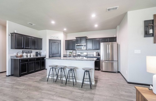 Odessa House | Sleeps 13+ - 5BR/2.5BA - Pool Table + Fire Pit