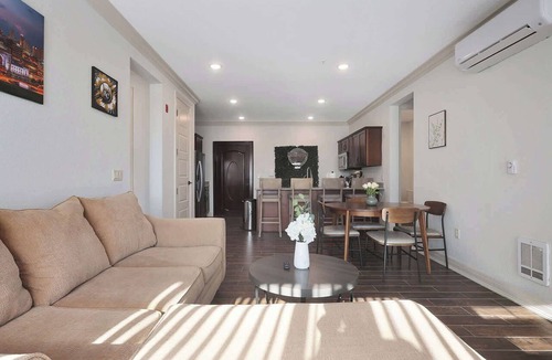 Overland Park Apartment | Sleeps 5 2BR Pool Free Parking