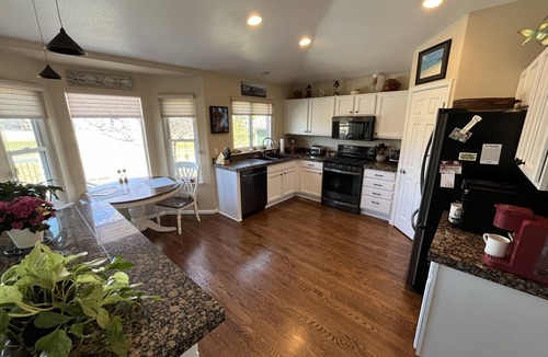 Thornton House | Sleeps 6 with beautiful mountain view, and close to all Colorado has to offer.