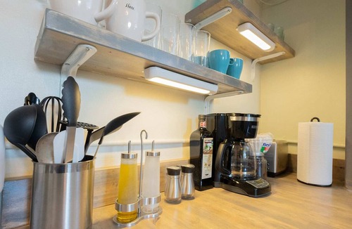 Sloan Lake Apartment | Sloans Lake! Walk to eateries/bars! Free parking!