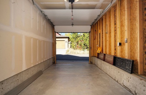 Granby Ski Chalet | Slope Side Lodge: Cozy Ski-In Ski-Out Lodge + Private Hot Tub at GR