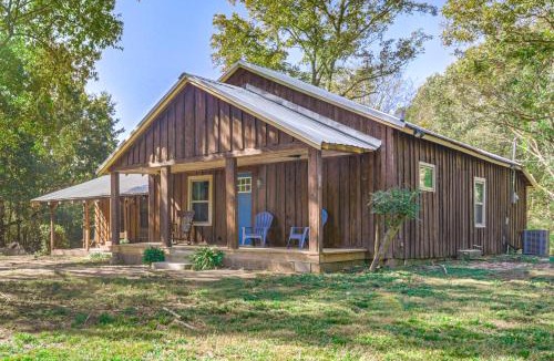 Pope House | Smart TV + Spacious Yard: Peaceful Pope Retreat
