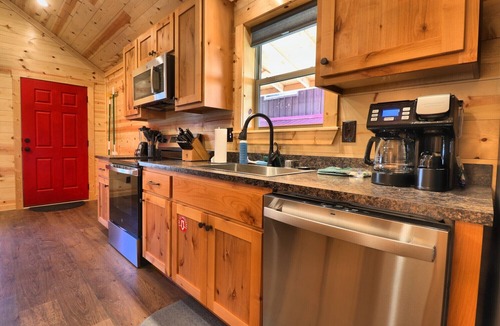 Red River Cabin | Smokey Bear Cabin on Main Street